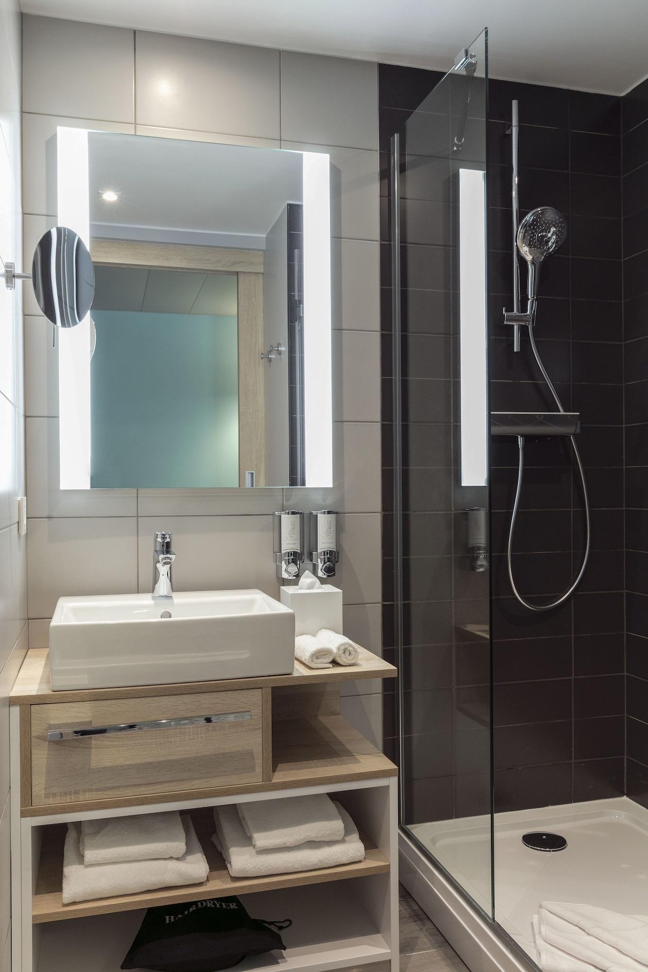 Hampton By Hilton Paris Clichy Hotel Екстериор снимка
