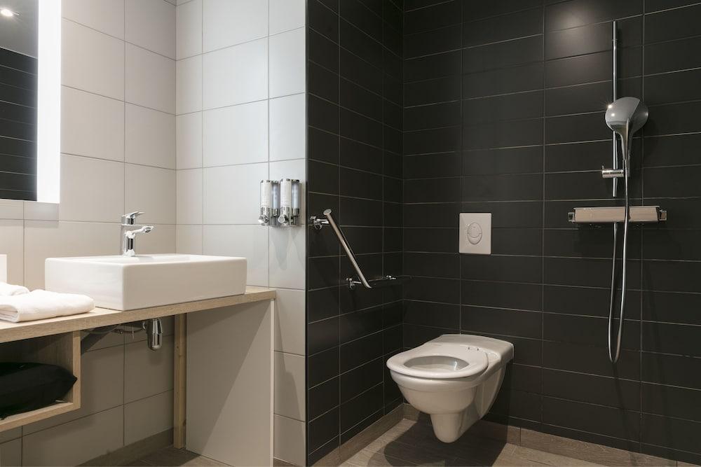 Hampton By Hilton Paris Clichy Hotel Екстериор снимка