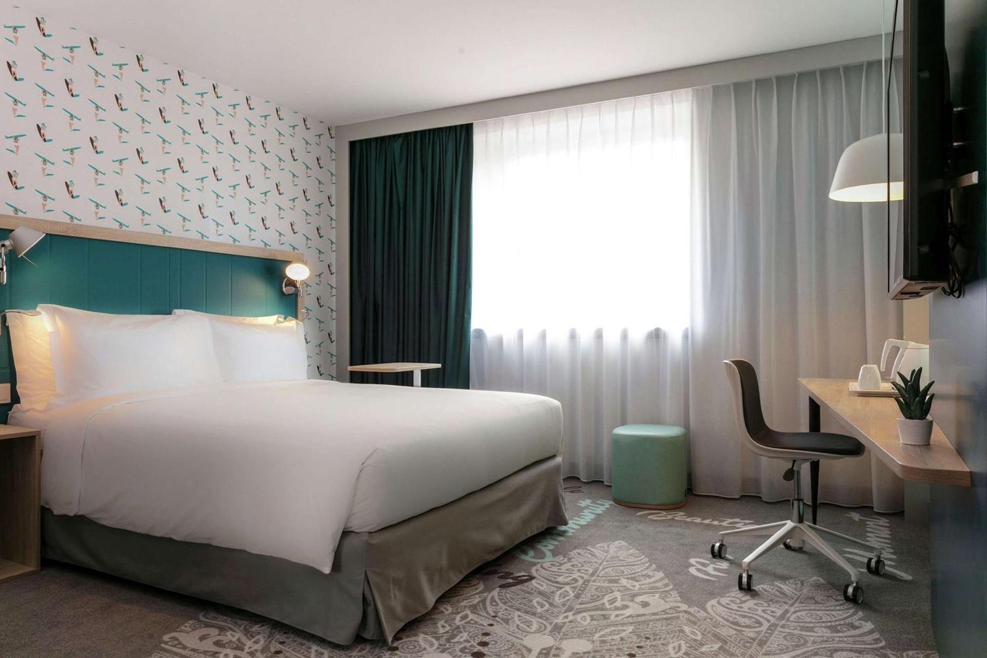 Hampton By Hilton Paris Clichy Hotel Екстериор снимка