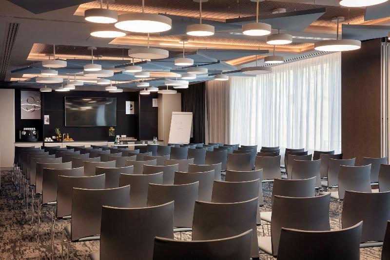 Hampton By Hilton Paris Clichy Hotel Екстериор снимка